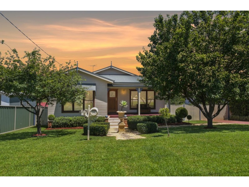 9 John Street, The Oaks NSW 2570