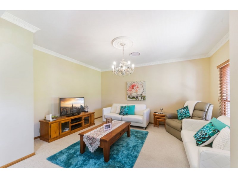 9 John Street, The Oaks NSW 2570