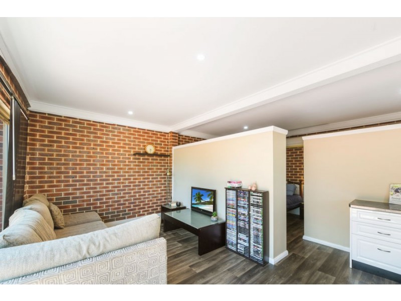 9 John Street, The Oaks NSW 2570