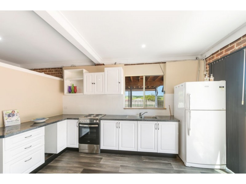 9 John Street, The Oaks NSW 2570