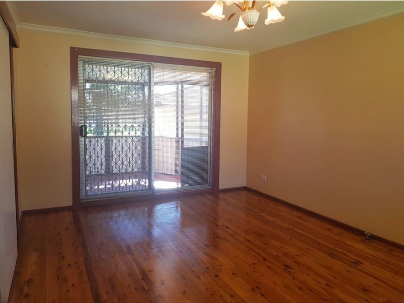 10 Geum Place, Macquarie Fields NSW 2564