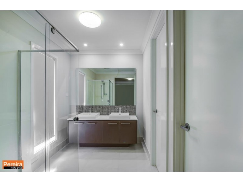 11 Loudon Crescent, Cobbitty NSW 2570