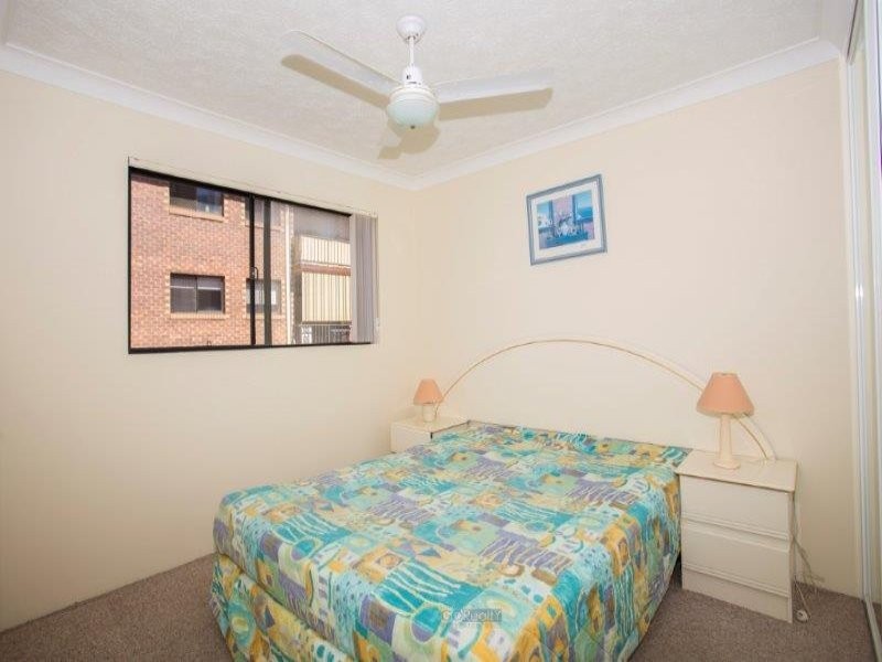 33 Lenneberg Street, Southport QLD 4215