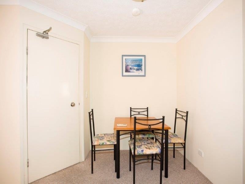 33 Lenneberg Street, Southport QLD 4215