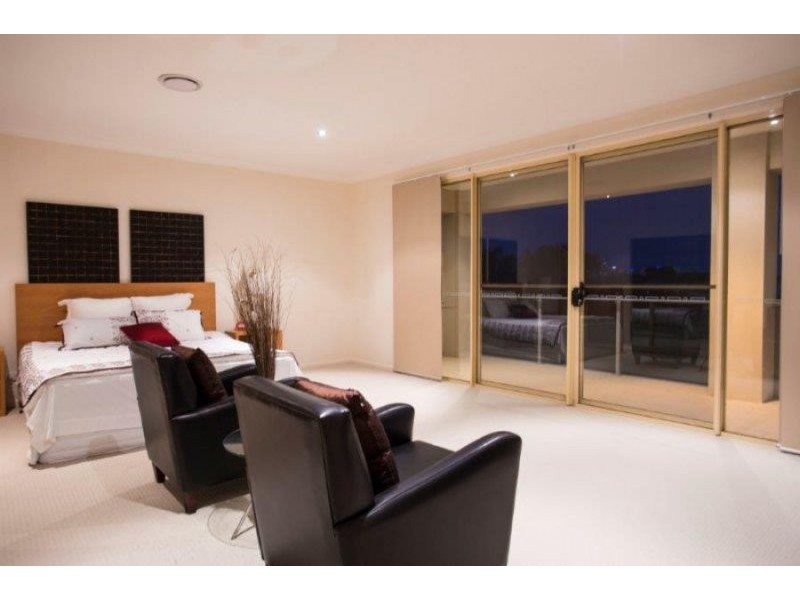 8 Key Largo, Clear Island Waters QLD 4226