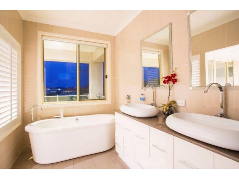 8 Key Largo, Clear Island Waters QLD 4226