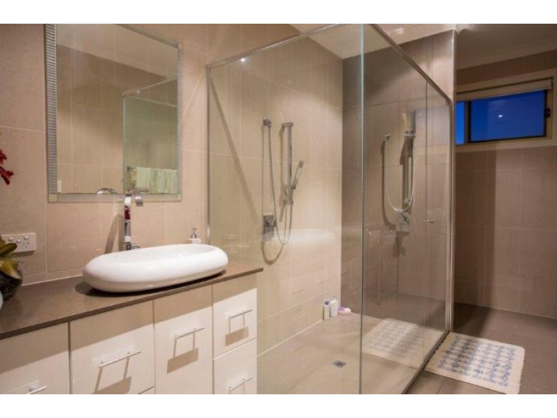 8 Key Largo, Clear Island Waters QLD 4226