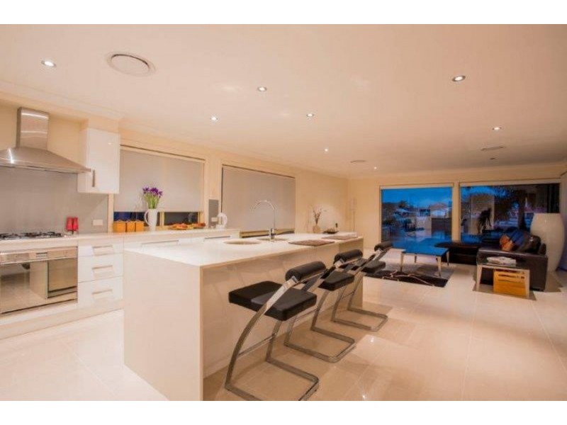 8 Key Largo, Clear Island Waters QLD 4226