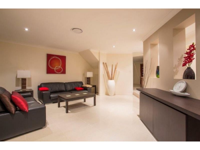 8 Key Largo, Clear Island Waters QLD 4226