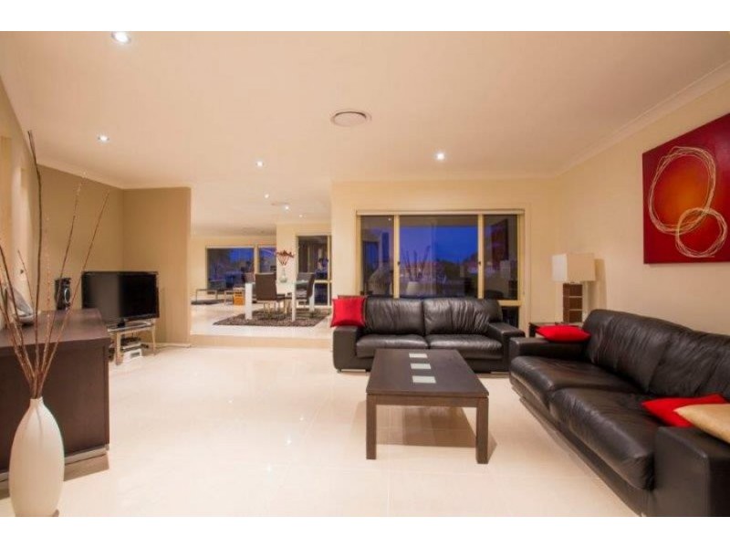 8 Key Largo, Clear Island Waters QLD 4226