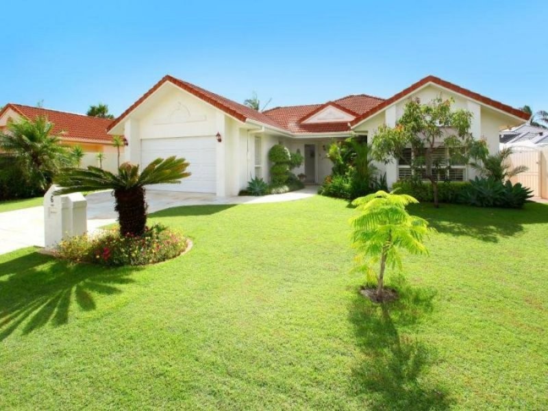 6 Deborah Avenue, Benowa Waters QLD 4217