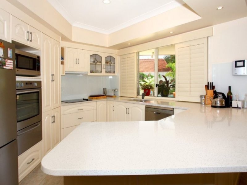 6 Deborah Avenue, Benowa Waters QLD 4217