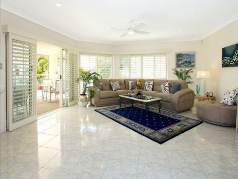 6 Deborah Avenue, Benowa Waters QLD 4217