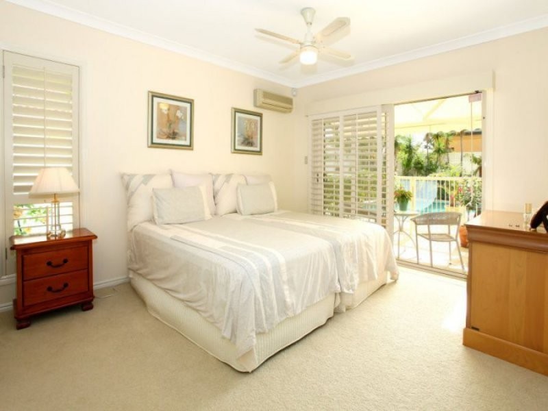 6 Deborah Avenue, Benowa Waters QLD 4217