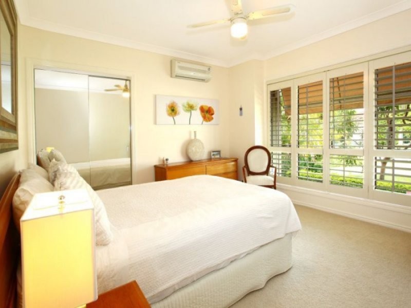 6 Deborah Avenue, Benowa Waters QLD 4217