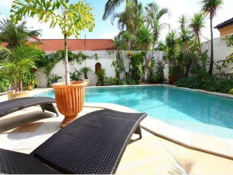 6 Deborah Avenue, Benowa Waters QLD 4217