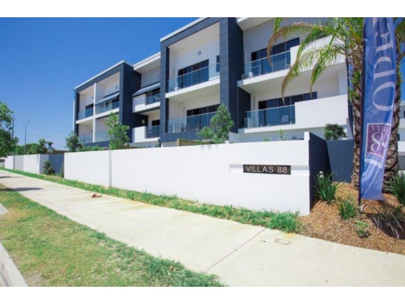 88 Broadwater Ave, Hope Island QLD 4212