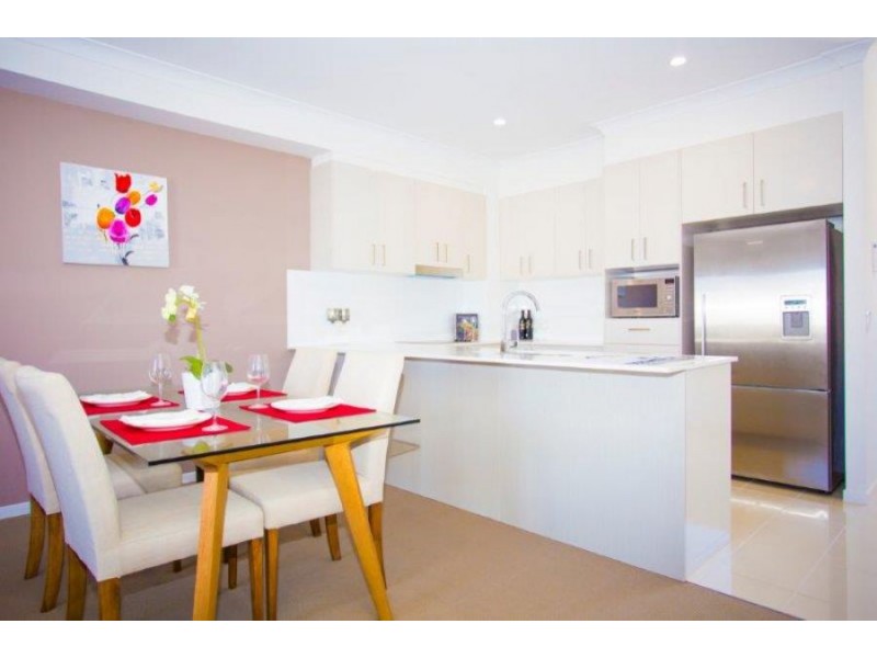 88 Broadwater Ave, Hope Island QLD 4212