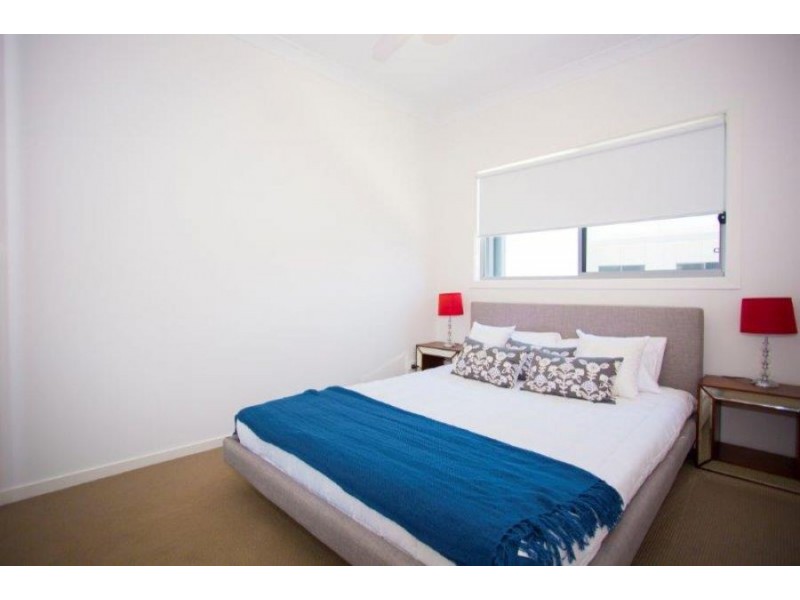 88 Broadwater Ave, Hope Island QLD 4212