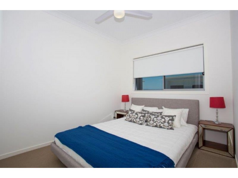 88 Broadwater Ave, Hope Island QLD 4212