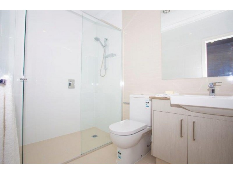 88 Broadwater Ave, Hope Island QLD 4212