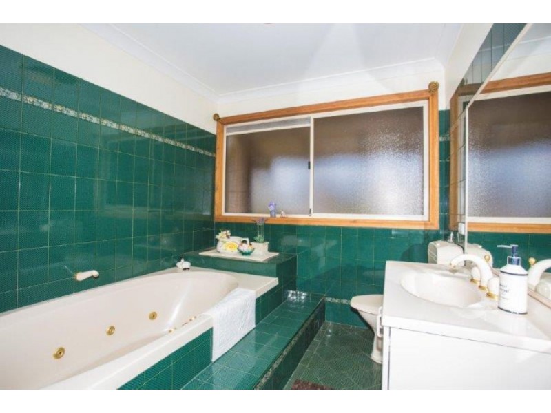 30 Holyrood Road, Maudsland QLD 4210