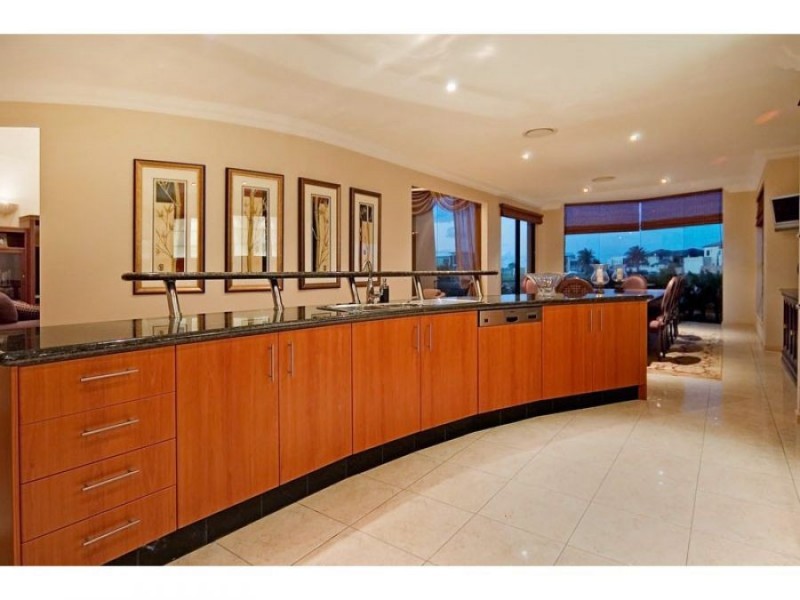 53 Royal Albert Crescent, Sovereign Islands QLD 4216