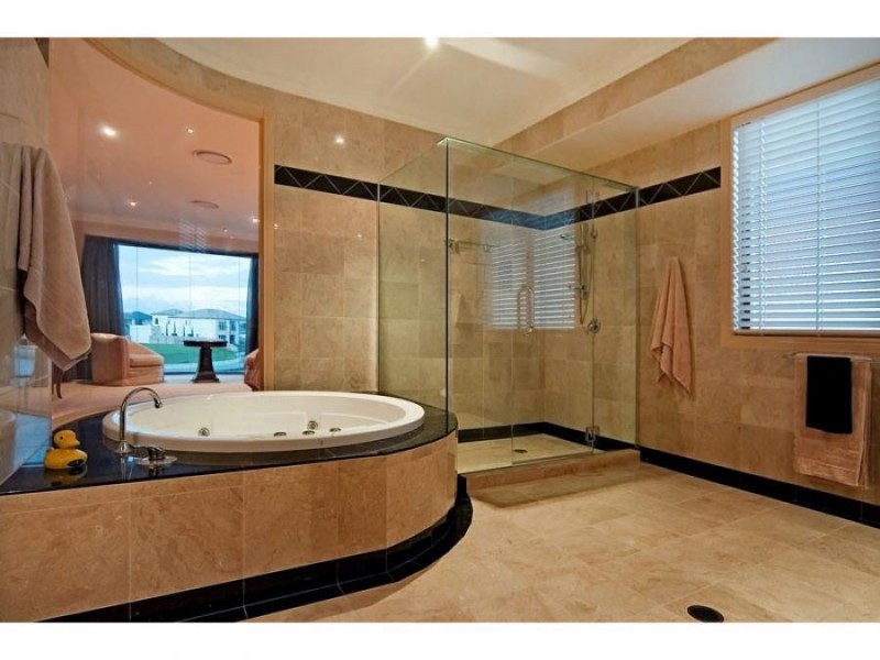 53 Royal Albert Crescent, Sovereign Islands QLD 4216