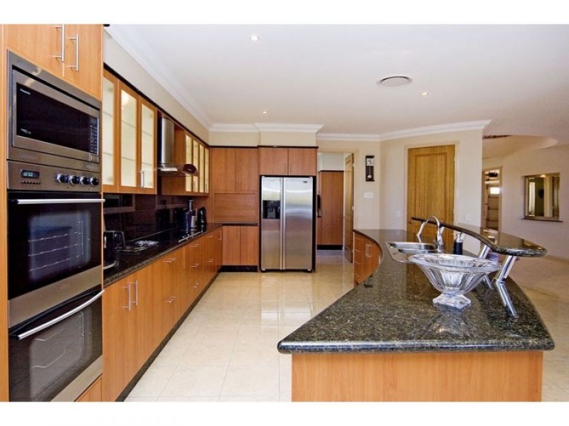 53 Royal Albert Crescent, Sovereign Islands QLD 4216