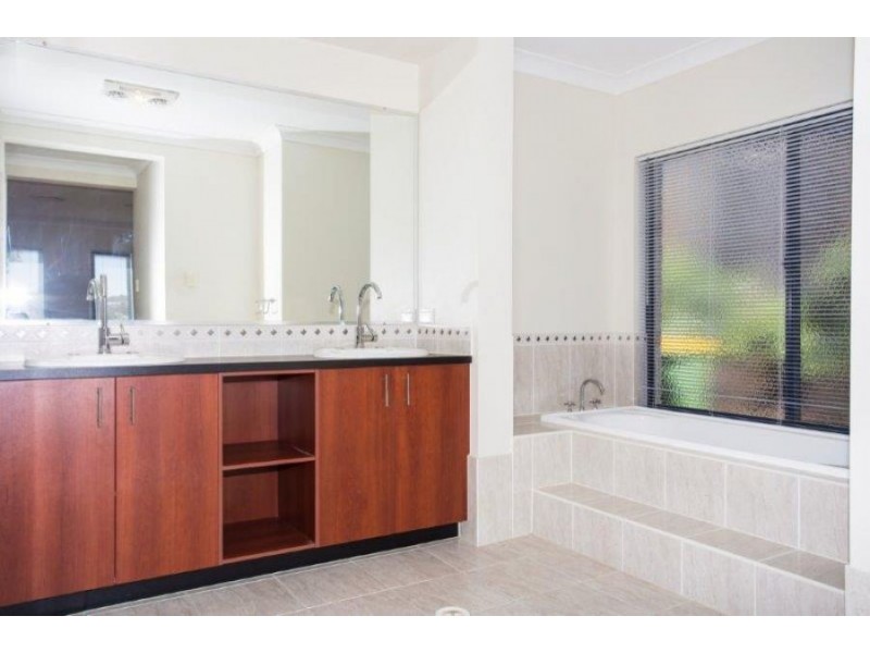 26 Cossington Circuit, Maudsland QLD 4210