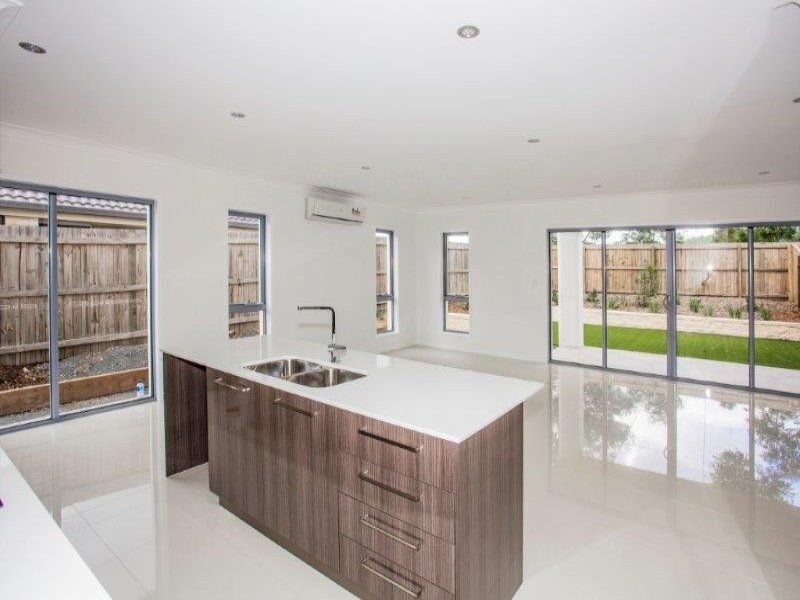 18 Carmen Court, Oxenford QLD 4210