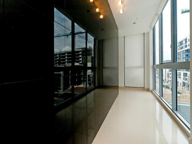 801/4 Como Crescent, Southport QLD 4215