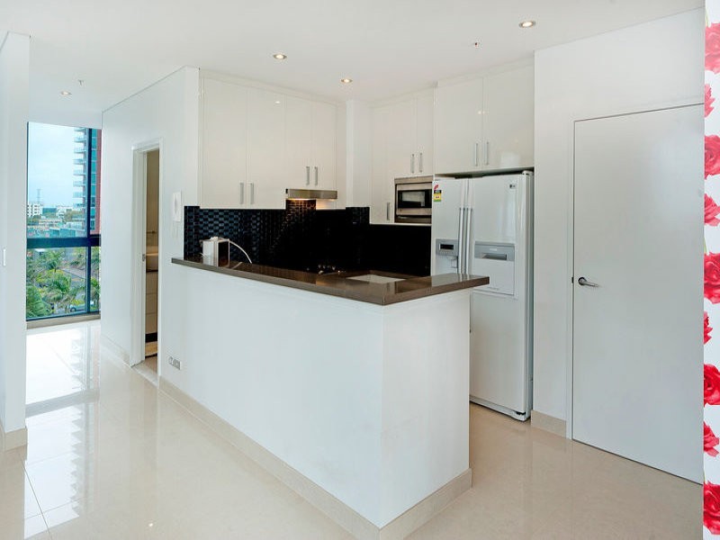 801/4 Como Crescent, Southport QLD 4215