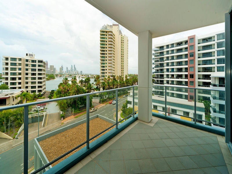 801/4 Como Crescent, Southport QLD 4215