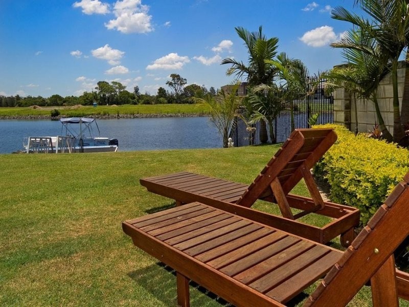 22 Parkwater Point, Helensvale QLD 4212