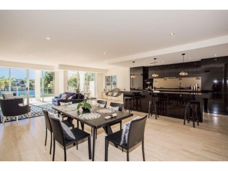 14A Garden Grove, Carrara QLD 4211