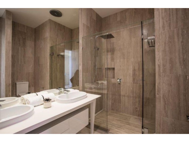 14A Garden Grove, Carrara QLD 4211