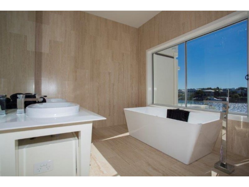 14A Garden Grove, Carrara QLD 4211