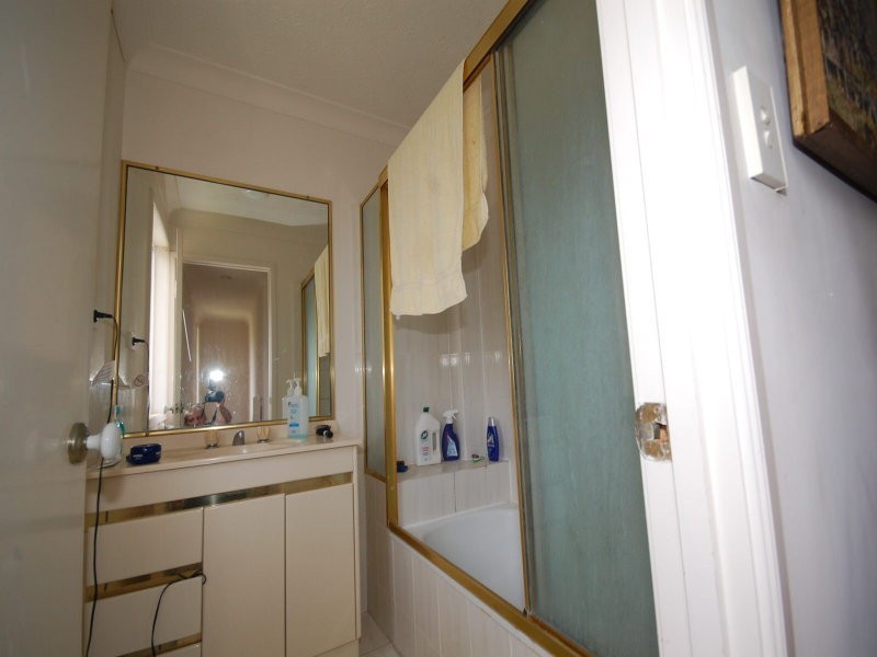 32/30 St Kevins Avenue, Benowa QLD 4217