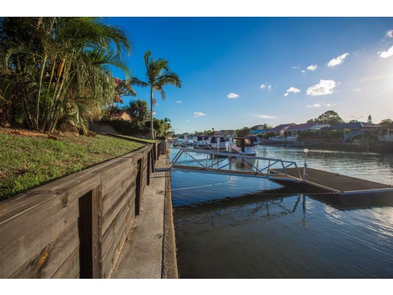 105 Pebble Beach Drive, Runaway Bay QLD 4216
