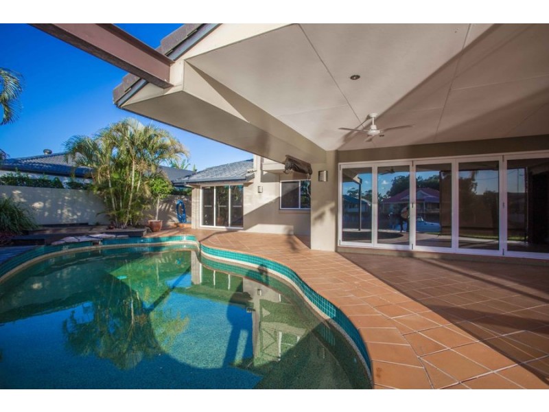 105 Pebble Beach Drive, Runaway Bay QLD 4216