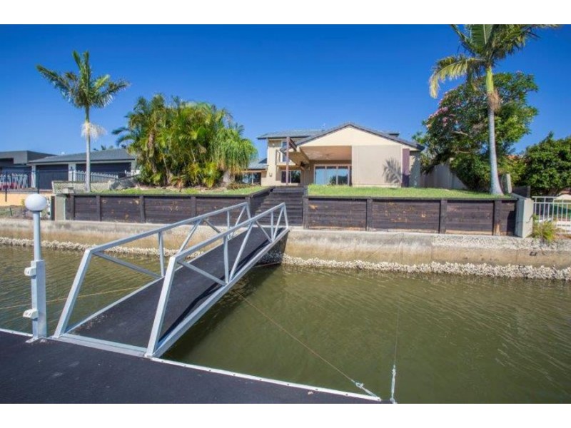 105 Pebble Beach Drive, Runaway Bay QLD 4216