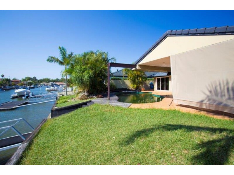 105 Pebble Beach Drive, Runaway Bay QLD 4216