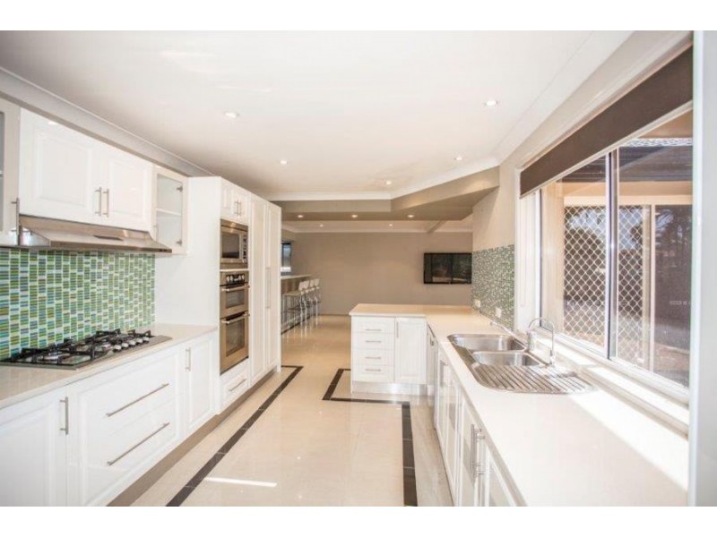 105 Pebble Beach Drive, Runaway Bay QLD 4216