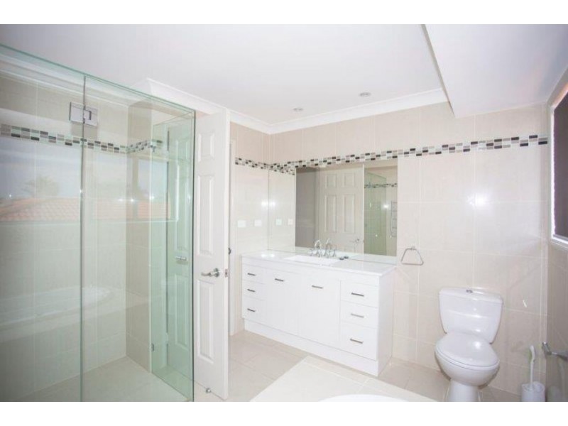 105 Pebble Beach Drive, Runaway Bay QLD 4216