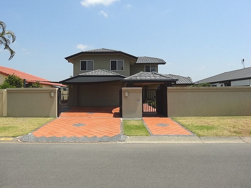 105 Pebble Beach Drive, Runaway Bay QLD 4216