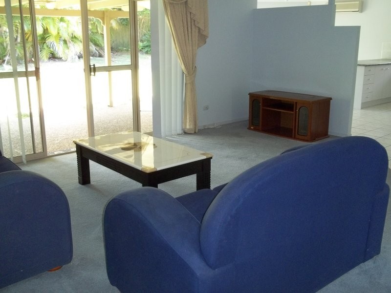 42 Wintergreen Drive, Parkwood QLD 4214