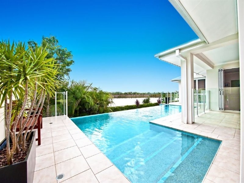 5065 Emerald Island Drive, Carrara QLD 4211