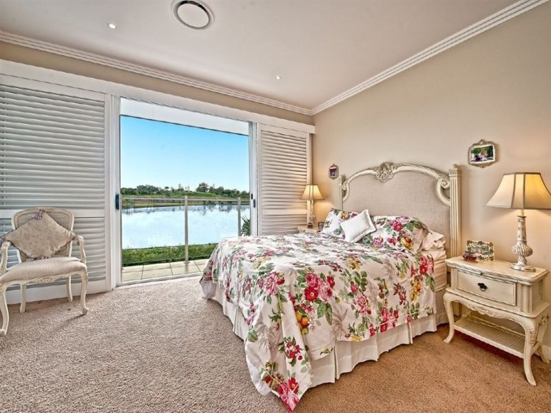 5065 Emerald Island Drive, Carrara QLD 4211