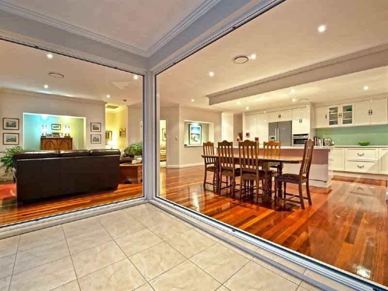 5065 Emerald Island Drive, Carrara QLD 4211